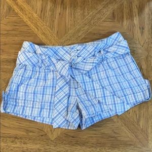 Blue plaid cotton shorts with belt